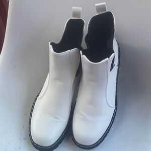 Sincerly Jules Men’s White Chelsea Chukka Boots with Black Sole